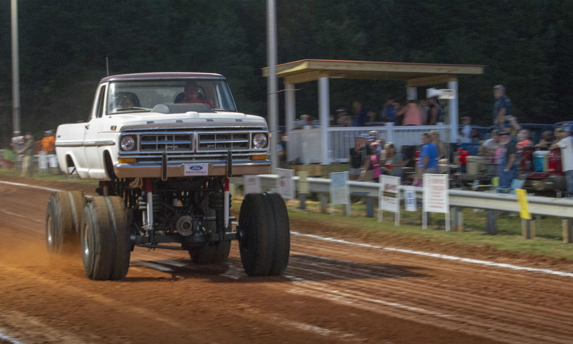 TractorPull11.JPG